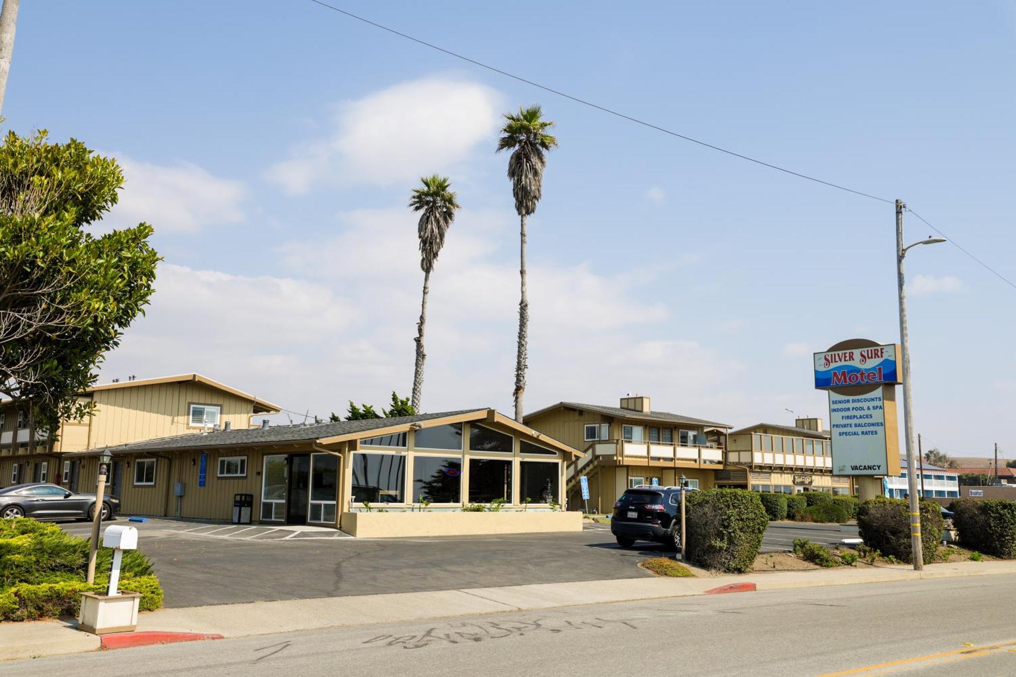 Silver Surf Motel San Simeon Exterior photo