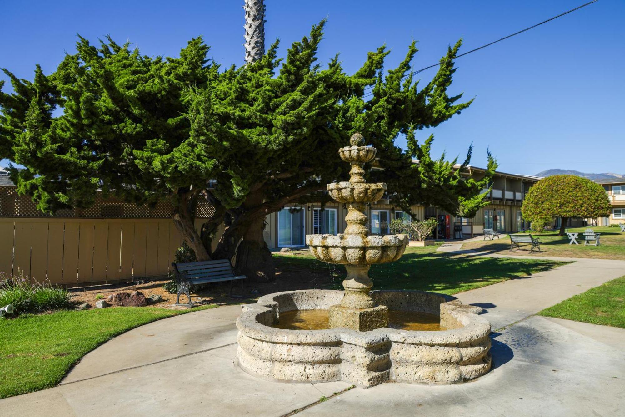 Silver Surf Motel San Simeon Exterior photo