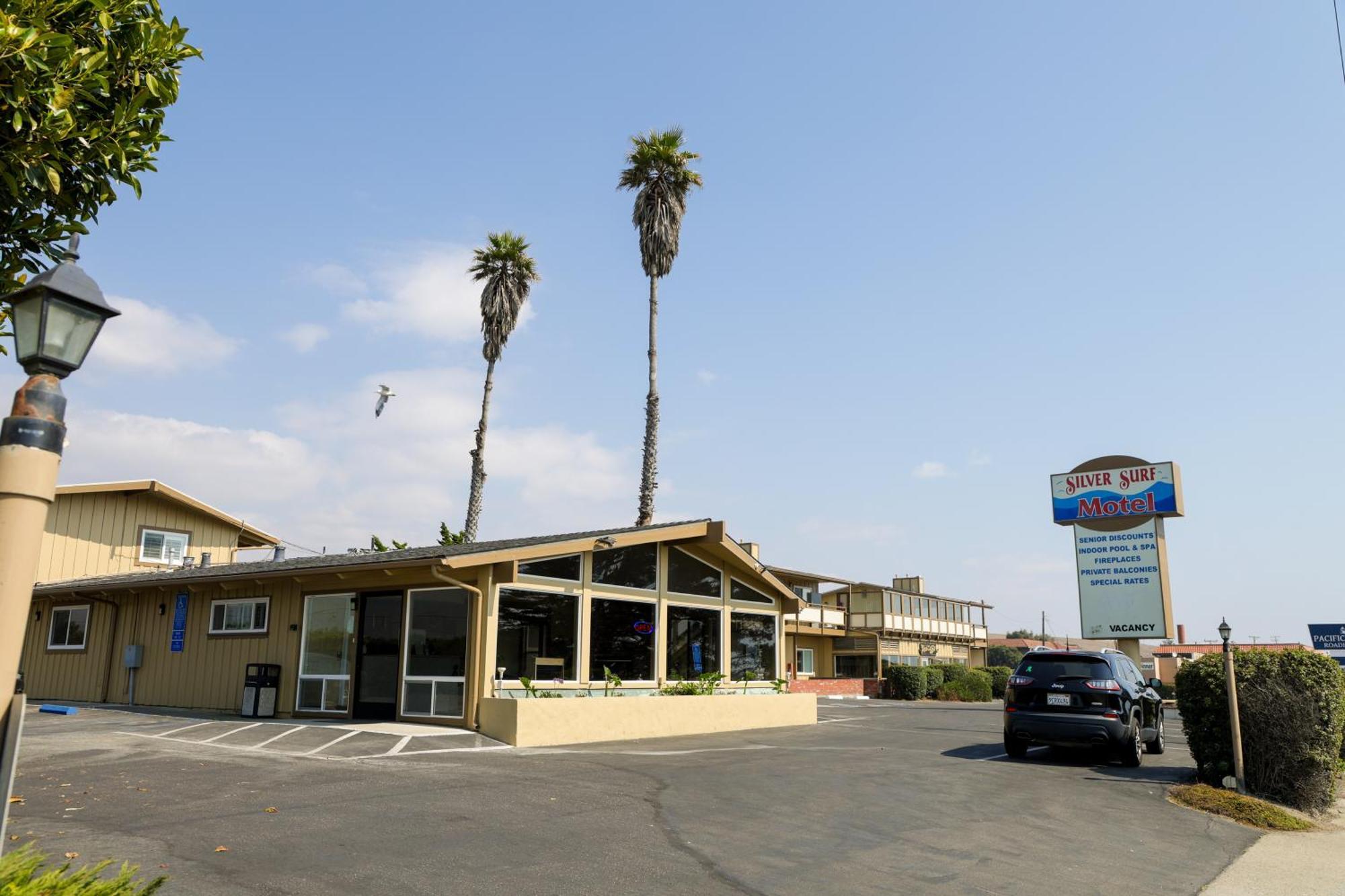 Silver Surf Motel San Simeon Exterior photo