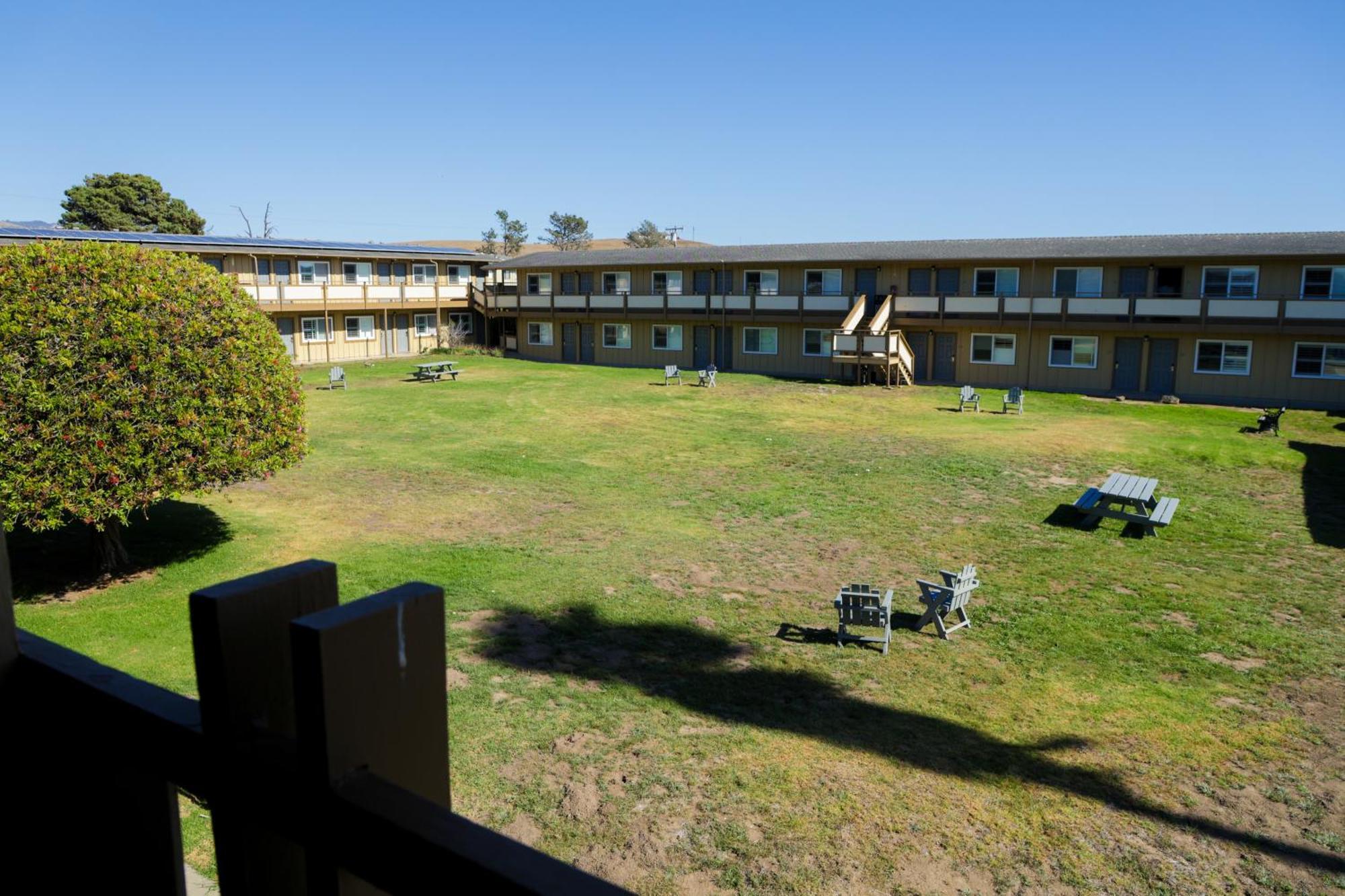 Silver Surf Motel San Simeon Exterior photo